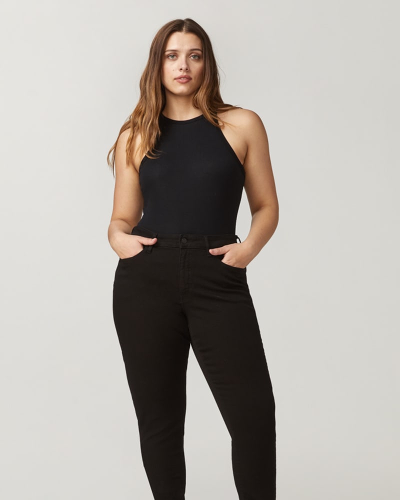 Front of a model wearing a size 14 Jennifer Skinny Jean in Black by Warp + Weft. | dia_product_style_image_id:232669